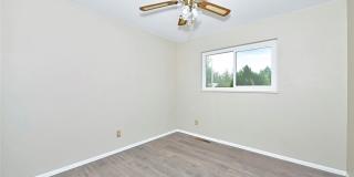 Great house near UCCS with 2x kitchen and 2x laundry! Gallery 9
