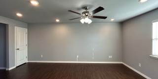 Townhouse with Garage - Minutes from Downtown Rogers Gallery 8