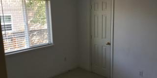 NE 3 Bdrm, 2 Bath, Gas Heat/Fireplace, Newer Carpet & Paint, Corner lot, Fenced Yard, DBL Garage Gallery 6