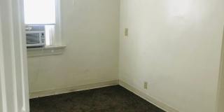 Large House w/ off-street parking & 3 BATHROOMS! Gallery 19