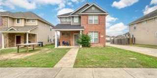 Great Location!! With Pool! Gallery 1