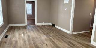 2 Bedroom 1 Bath walking distance to downtown in Amazing Neighborhood Gallery 4