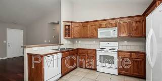 Room in 3 Bedroom Home at Ridge Ave Gallery 27