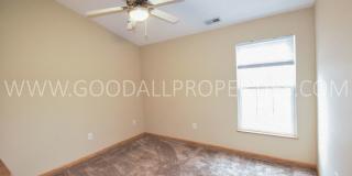 2-Bedroom, 2.5-Bath Urbandale Townhome with 2-Car Garage & Deck Gallery 18