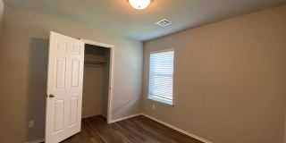 Charming 4 bed 2 bath in Hunters Spring *  Mustang schools Gallery 27