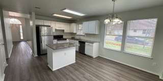 PRELEASING FOR MID JULY! 3 Bedroom 2 bath in the heart of South Austin Gallery 7