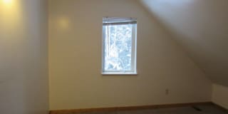 3 Bed, 2 Bath, 2 Car Garage LOG HOME for RENT! Gallery 16