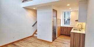 Beautiful 2 Bed 1.75 Bath Townhome in Central District Gallery 8