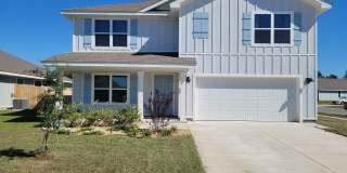 Large Family Home in Central Crestview Gallery 1