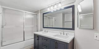 Central Phoenix Gem! Private Patio, Gated, Pool + Underground Parking Gallery 21