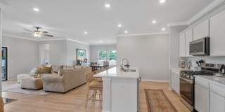 Like-new 4BR/3BA home in desirable St. Clair Place! Gallery 12