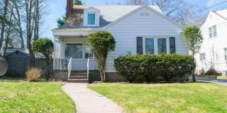 Gorgeous 4-Bed 2-Bath in Beaver Hills Gallery 27