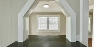 1312 Summit Avenue Gallery 21