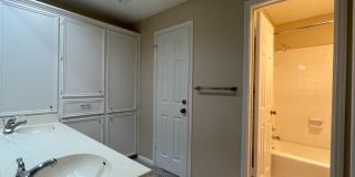 Wonderful 2/2 in Perfect Far West Location Gallery 12