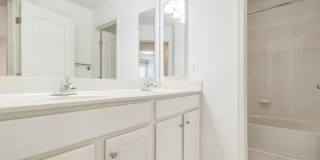 42385 TRELLIS Square Gallery 24