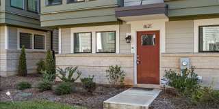 West side living close to Uptown! Gallery 1