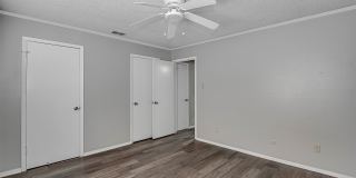1709 Short Street Gallery 13