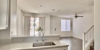 Welcome home to this beautiful Murrieta Town Home! Gallery 12