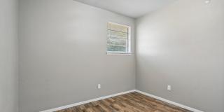 Charming 3 Bedroom Home with Spacious Backyard Gallery 23
