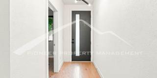 Gorgeous Townhouse with Central AC and Rooftop Deck Gallery 4