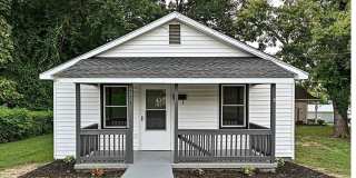 Charming 2-bed, 1-bath bungalow just steps from downtown Lincolnton! Gallery 1