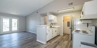 The Landings at Steele Creek Apartments Gallery 15