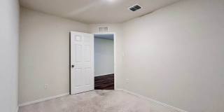 Charming 3-Bedroom, 2-Bathroom Oasis Nestled in the Vibrant Heart of San Antonio, Texas! Gallery 21