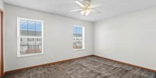 Modern 3 BR Townhome in North Normal—Low Maintenance, High Comfort! Gallery 5