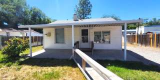 Opal St. Cottage bordering Constitution Park Gallery 1