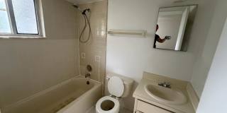 Cozy 2 Bed 2 Bath hlaf Duplex Gallery 6