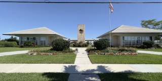 Lakefront 2BR Home in 55+ Leisureville Community Gallery 39
