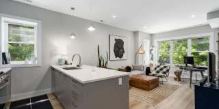 833 N Hoyne Avenue Gallery 2