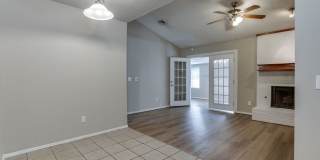 2 Bed Jack & Jill Bathroom  2 Car Garage With Office In The Heart of Yukon! Gallery 18