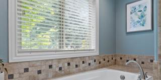 Desirable Oregon City / Luxury Home, High End Amenities, Central Air, Central Vac, Tank-less Hot Water & More! Gallery 34