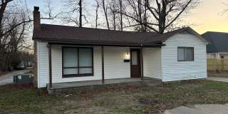 Available Now! 3-Bed, 1-Bath Home w/ Garage - Central Springdale, right next to Springdale High School! Gallery 1