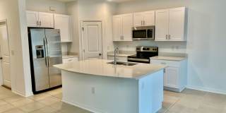 Like new 3/2.5 Townhome Gallery 13