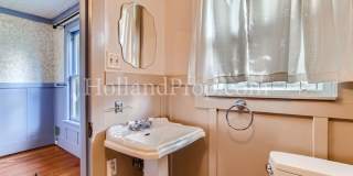 Charming Hillsboro Retreat: Cozy Single-Level Home with Greenhouse & Kids' Clubhouse! Gallery 23