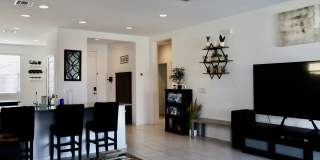 2410 West La Salle Street Gallery 6