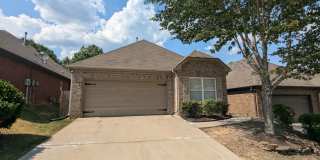 3Br/2BA with Garage, Hard Floors Throughout Gallery 1