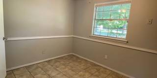 2 Bedroom 1.5 Bath Apt at the Monterey Square Apts NW OKC Gallery 9