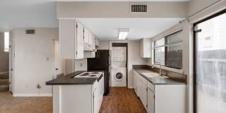 Cobblestone Townhouse - End unit close to parking Gallery 22