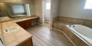 Spacious Home in Horizon Estates Gallery 22