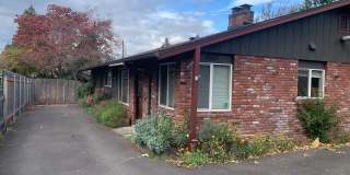 $1,700 - Private, Two Bedrooms, One Bathroom Duplex Available for Lease Now! Gallery 1