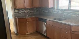 2206 Sarah Street Gallery 11