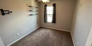 Room in 4 Bedroom Home at Warm Springs Ln Gallery 29