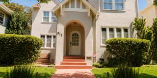 Trestle Glen Three Bedroom Home With Stunning Backyard Gallery 1