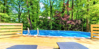 FURNISHED: Modern 6 Bdrm (7 beds) Home with BBQ, Foosball, HotTub & Private Pool - Close To Airport&Downtown Gallery 7