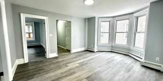 121 Oak Street Gallery 4