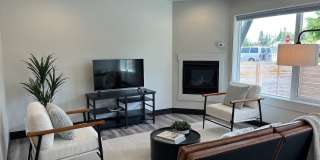 Month-to-Month 3bed 2.5 bath Whitefish Townhouse for rent - Walking distance to downtown. Gallery 6