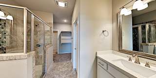Beautiful 3 Bedroom, 2 Bath Home with Study and Storm Shelter - Yukon Schools. Gallery 11